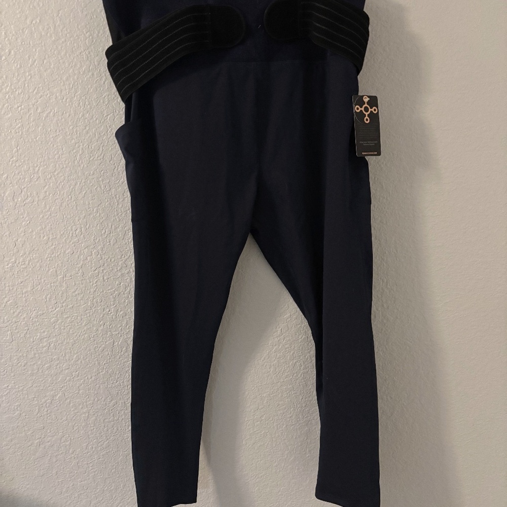 Tommie Copper leggings with back support and pockets.  Navy Blue 3XL